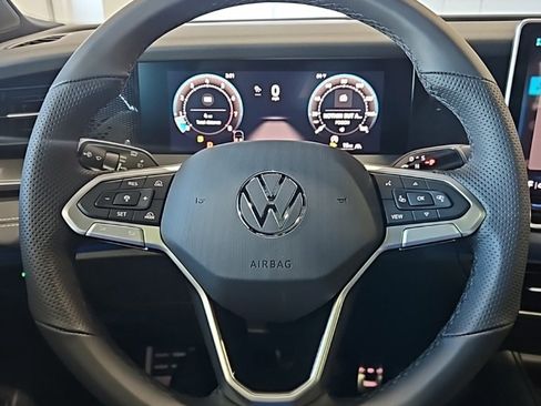 New 2026 Volkswagen Tiguan SE R-Line image 35