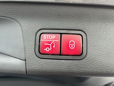 Used 2021 Mercedes-Benz GLS 450 4MATIC image 13