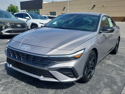 New 2026 Hyundai Elantra SEL FWD image 3