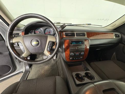 Used 2014 Chevrolet Suburban LS RWD image 8