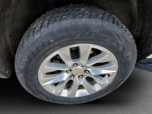 Used 2023 Chevrolet Suburban Premier AWD/4WD image 35