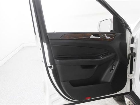 Used 2019 Mercedes-Benz GLS 450 4MATIC image 4