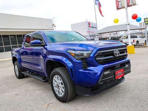 Certified 2025 Toyota Tacoma SR5 w/ SR5 Upgrade Package AWD/4WD image 5