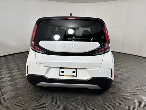 Used 2023 Kia Soul LX image 4