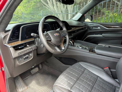Used 2024 Cadillac Escalade Sport Platinum w/ LPO, ONYX Package AWD/4WD image 10