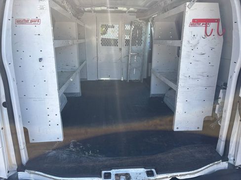 Used 2018 Chevrolet Express 2500 w/ Driver Convenience Package RWD image 17