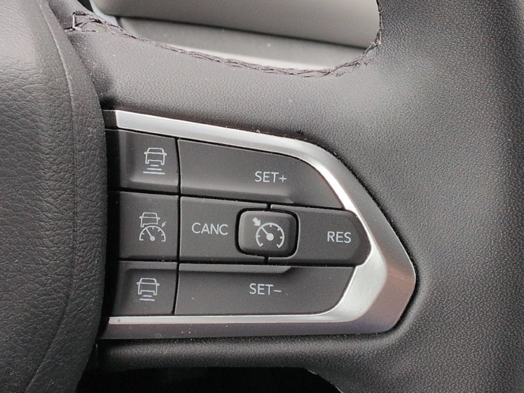 Used 2025 Jeep Compass Limited AWD/4WD image 21