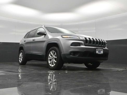 Used 2014 Jeep Cherokee Latitude AWD/4WD image 42