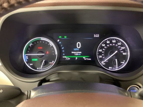 Used 2024 Toyota Sienna Platinum image 21