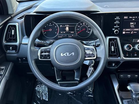 Used 2022 Kia Sorento LX FWD image 15