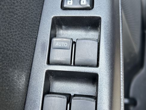 Used 2018 Toyota RAV4 XLE AWD/4WD image 16