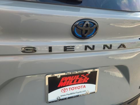 Certified 2025 Toyota Sienna XLE Woodland Edition AWD/4WD image 30