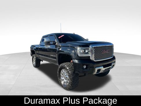 Used 2015 GMC Sierra 2500 Denali w/ Duramax Plus Package image 3