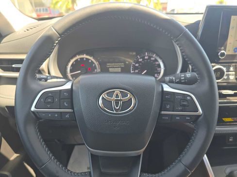 Used 2025 Toyota Highlander XLE FWD image 24