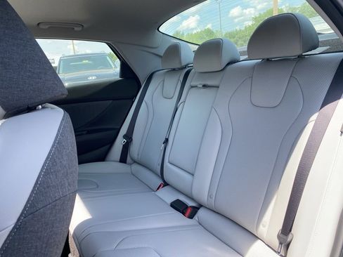 New 2025 Hyundai Elantra Limited FWD image 25