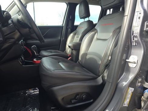 Certified 2022 Jeep Renegade Trailhawk AWD/4WD image 9