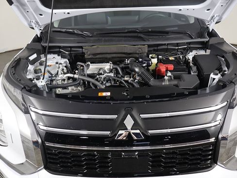 New 2026 Mitsubishi Outlander ES image 18