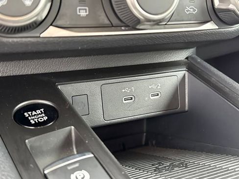 Used 2025 Nissan Kicks SV w/ Illumination Package image 23