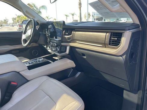 Used 2024 Ford Expedition Limited image 30