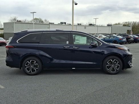 New 2026 Toyota Sienna Platinum image 5