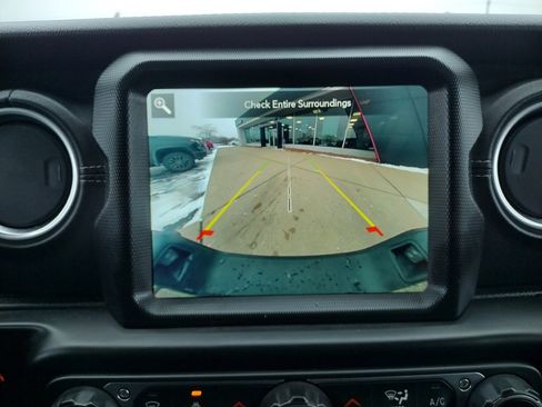 Used 2021 Jeep Gladiator Overland w/ Uconnect 4C Nav & Sound Group image 4