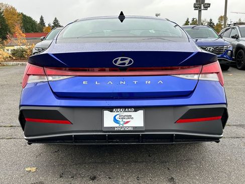 Certified 2025 Hyundai Elantra SE FWD image 6