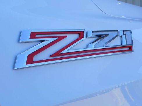 Certified 2024 Chevrolet Suburban Z71 w/ Luxury Package AWD/4WD image 21