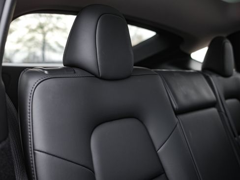 Used 2024 Tesla Model Y Long Range image 30