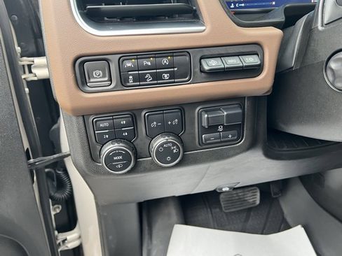 Used 2024 Chevrolet Suburban High Country image 19