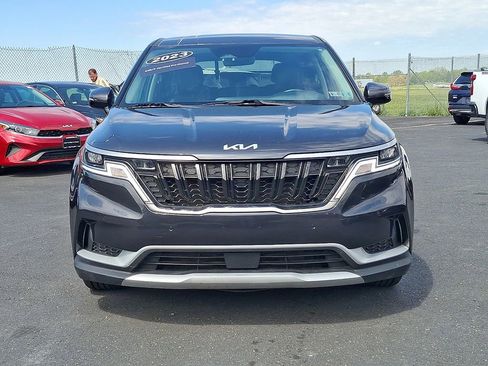 Used 2023 Kia Carnival EX FWD image 2
