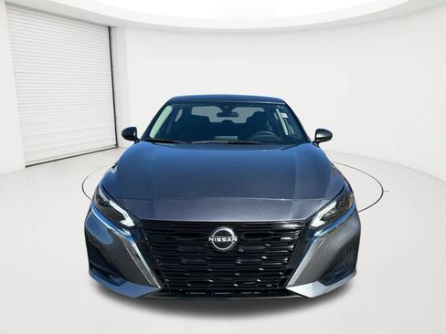 Used 2024 Nissan Altima 2.5 SV FWD image 2