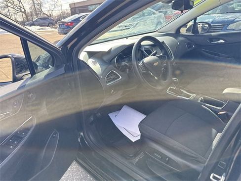 Used 2017 Chevrolet Cruze LT w/ Convenience Package image 12