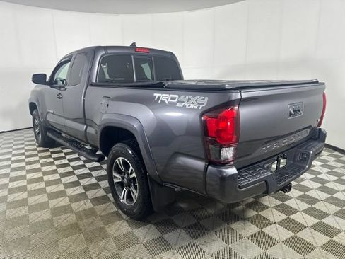 Used 2018 Toyota Tacoma TRD Sport w/ Technology Package AWD/4WD image 5