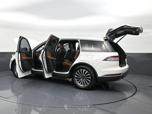 Used 2022 Lincoln Aviator Reserve w/ Elements Package Plus image 32