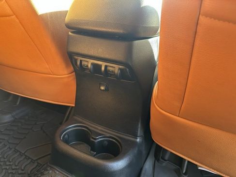 Used 2016 Jeep Wrangler Unlimited Rubicon w/ Connectivity Group image 18