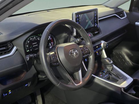 Used 2019 Toyota RAV4 Limited image 8