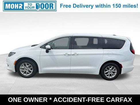 Used 2022 Chrysler Voyager LX FWD image 2