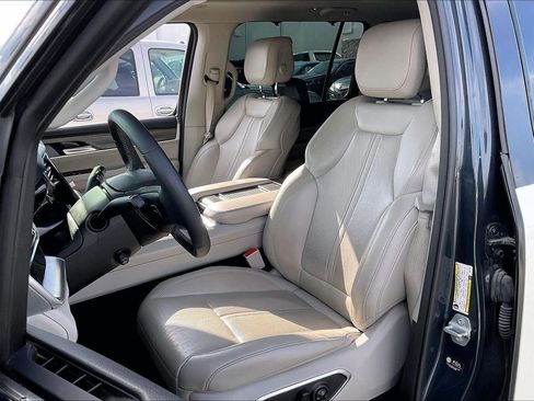 Used 2023 Jeep Wagoneer L Series III w/ Premium Group I AWD/4WD image 24