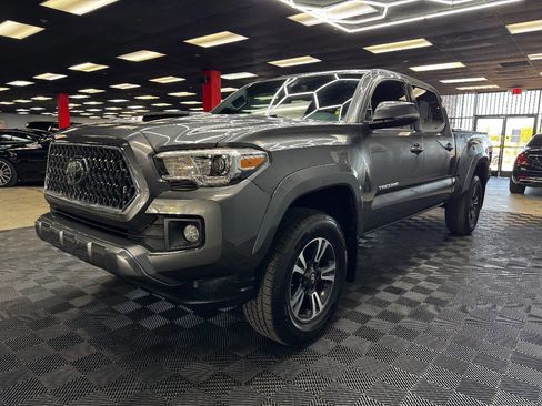 Used 2018 Toyota Tacoma TRD Sport image 6