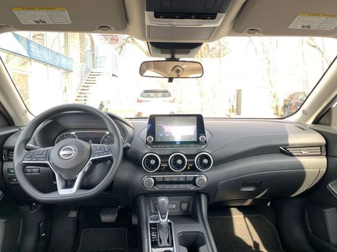 Used 2025 Nissan Sentra SV image 31
