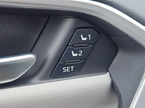 New 2025 Toyota RAV4 Limited image 16