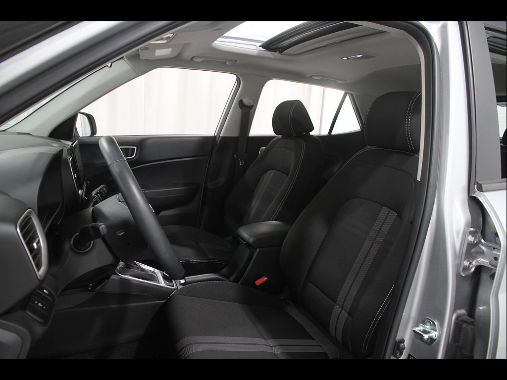 Certified 2026 Hyundai Venue SEL FWD image 5