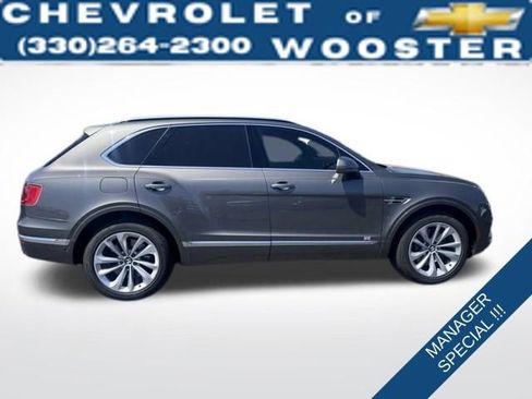 Used 2017 Bentley Bentayga image 7