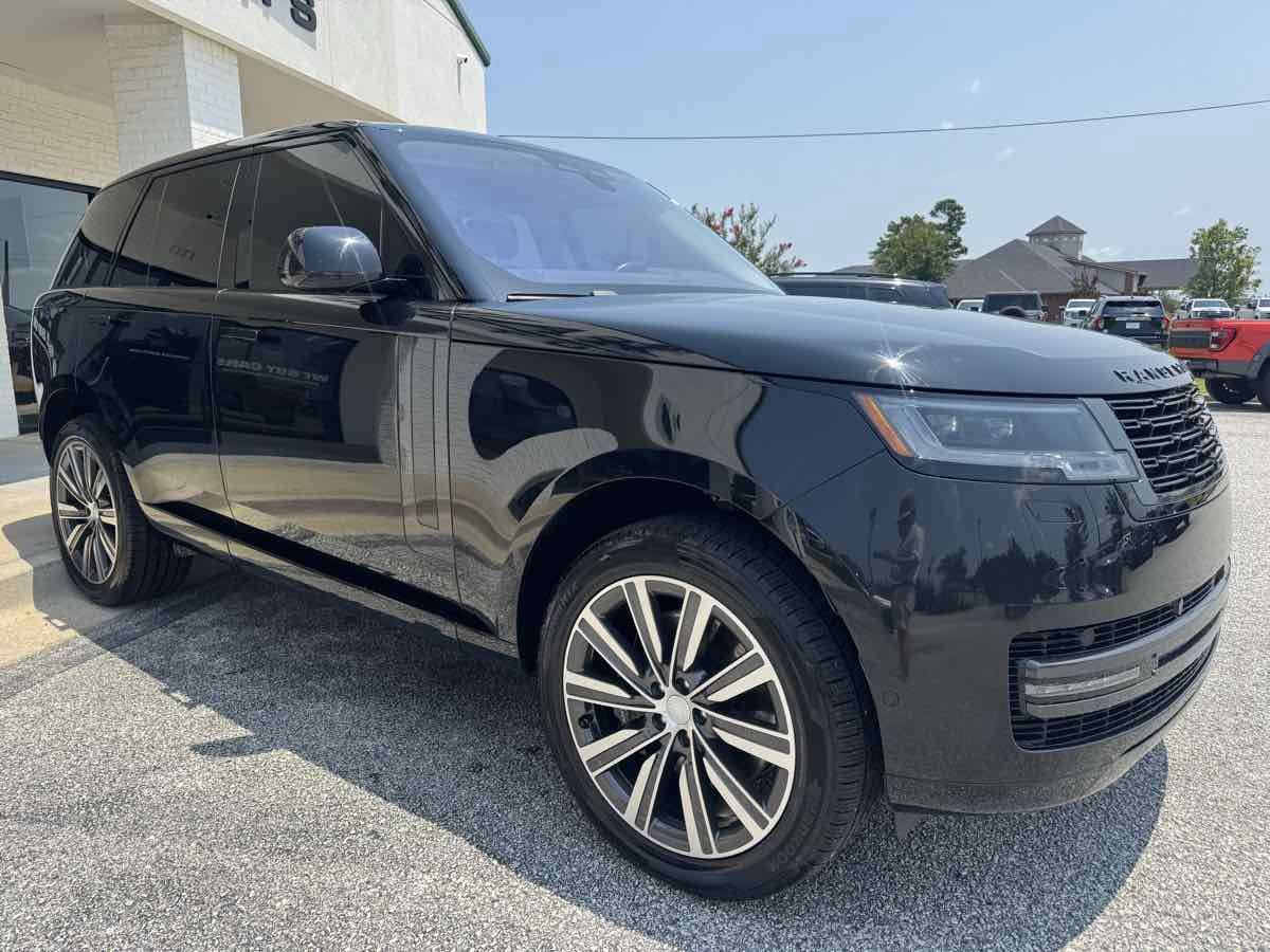 Used 2023 Land Rover Range Rover SE AWD/4WD image 4