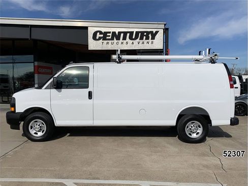 Used 2025 Chevrolet Express 2500 Extended w/ Communications Package image 4