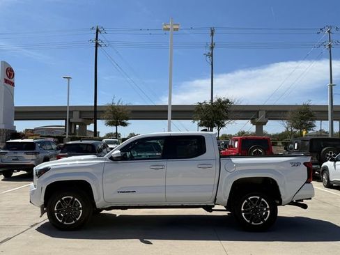 Used 2025 Toyota Tacoma TRD Sport image 7