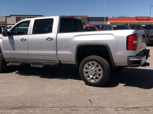 Used 2018 GMC Sierra 2500 Denali w/ Duramax Plus Package AWD/4WD image 5