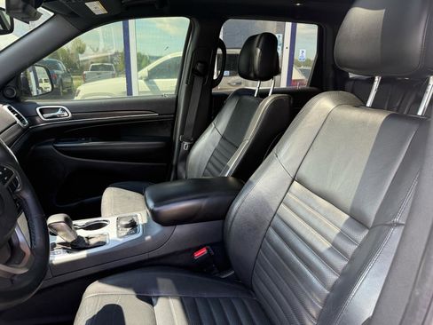 Used 2018 Jeep Grand Cherokee Limited image 10