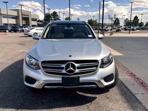 Used 2019 Mercedes-Benz GLC 300 4MATIC image 3