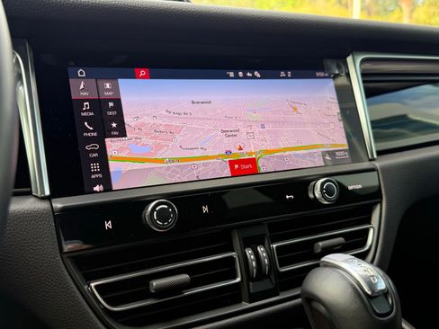 Used 2023 Porsche Macan image 32